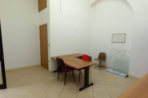 L'establiment comercial a Eboli, Salerno, Eboli - € 550/mes | Ref: BO-6 - foto 7