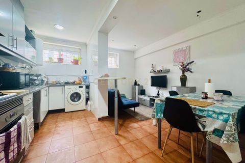 Lejlighed i Amadora, Lisbon, Amadora - € 240.000 | Ref: C0222-06904 - foto 1