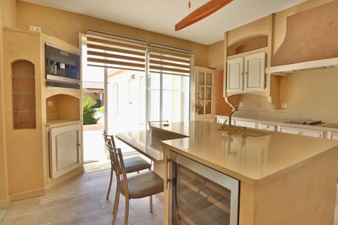 Villa en Nimes, Gard, Nimes - € 850.000 | Ref: HH-15935846 - photo 11