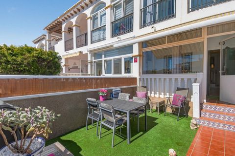 Casa de pueblo en Punta Prima, Alicante, Punta Prima - € 179.000 | Ref: 200-4709 - photo 1