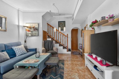 Casa de pueblo en Punta Prima, Alicante, Punta Prima - € 179.000 | Ref: 200-4709 - photo 3