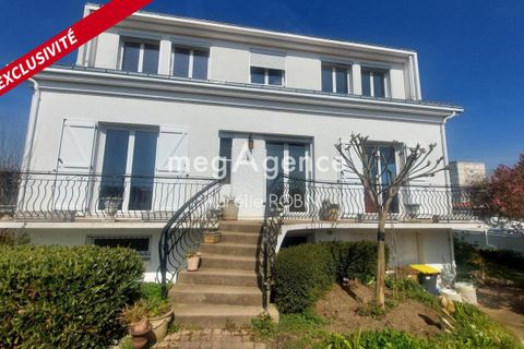 Villa in Cholet, Maine-et-Loire, Cholet - € 239.000 | Ref: 201121 - foto 1