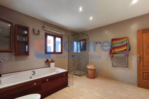 Villa a Cala de Bou, Ibiza, Cala de Bou - € 1.600.000 | Ref: R&amp;amp;I_CAS_1026 - foto 39