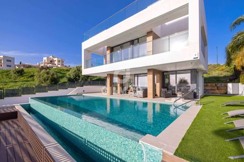 Villa i Estepona, Malaga, Estepona - € 1.440.000 | Ref: 220842 - foto 1
