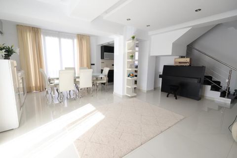 Villa en Cabo Roig, Alicante, Cabo Roig - € 990.000 | Ref: 31223 - photo 9