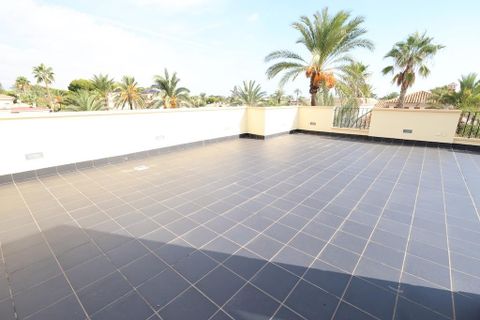 Villa en Cabo Roig, Alicante, Cabo Roig - € 990.000 | Ref: 31223 - photo 24