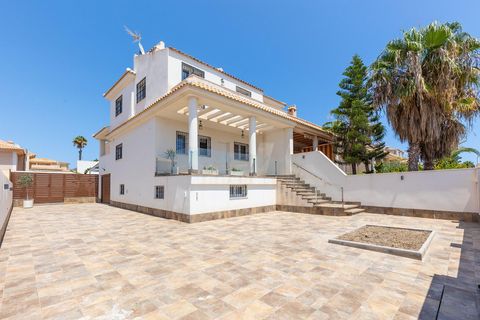 Villa en Torrevieja, Alicante, Torrevieja - € 549.000 | Ref: 31114 - photo 1