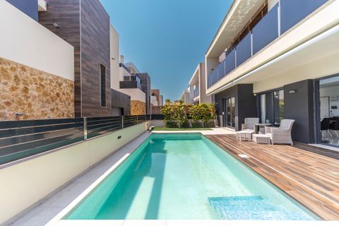 Villa en Cabo Roig, Alicante, Cabo Roig - € 759.000 | Ref: R-27814 - photo 2