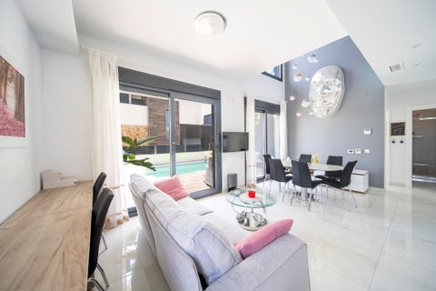 Villa en Cabo Roig, Alicante, Cabo Roig - € 759.000 | Ref: R-27814 - photo 4