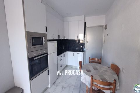 Apartment in Empuriabrava, Gerona - photo 3