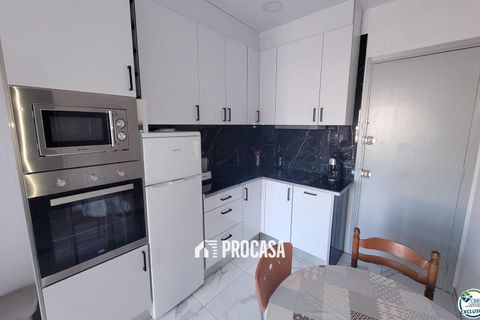 Apartment in Empuriabrava, Gerona - photo 4