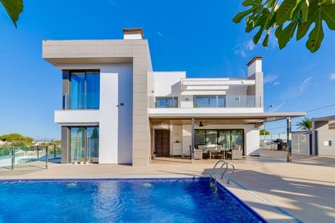 Villa i Torrevieja, Alicante, Torrevieja - € 1.275.000 | Ref: MLSC6298447 - foto 1