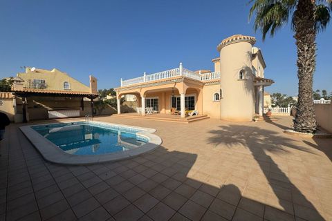 Villa i Playa Flamenca, Alicante, Playa Flamenca - € 860.000 | Ref: MLSC8165246 - foto 1