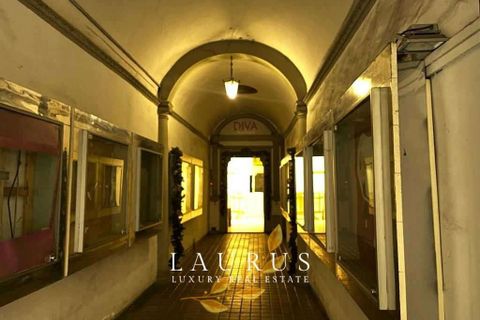 Villa a Florence, Florence, Florence - € 1.000.000 | Ref: LA-5751-1040541 - foto 13