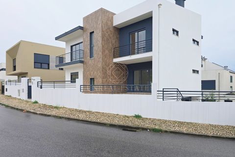 Villa a Almada, Setubal, Almada - € 695.000 | Ref: UEI1926 - foto 3