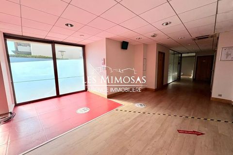 Erhvervsejendom i Frejus, Var, Frejus - € 775.000 | Ref: 7286 - foto 3