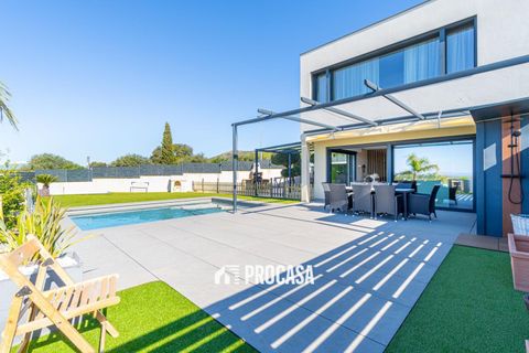 Villa in Palau-Saverdera, Gerona - photo 1