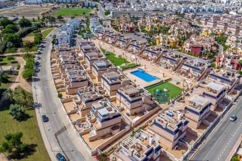 Casa de pueblo en Punta Prima, Alicante, Punta Prima - € 349.000 | Ref: 200-4725 - photo 3