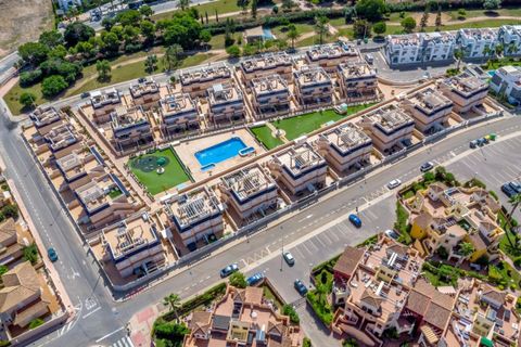 Casa de pueblo en Punta Prima, Alicante, Punta Prima - € 349.000 | Ref: 200-4725 - photo 41