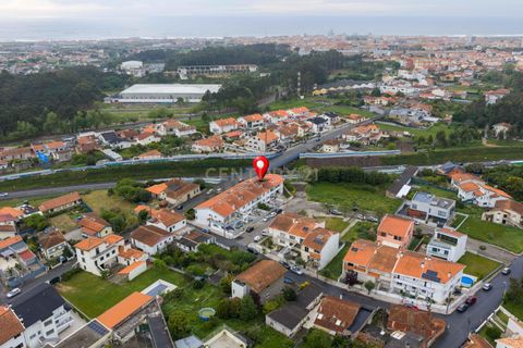 Villa a Espinho, Aveiro, Espinho - € 475.000 | Ref: C0496-00188 - foto 4