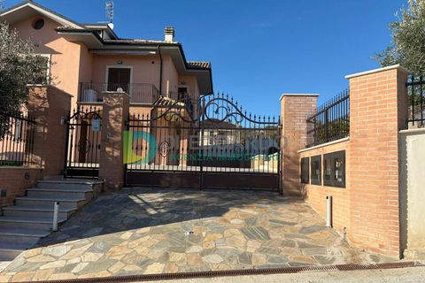 Villa a Colonnella, Teramo, Colonnella - € 700.000 | Ref: S158 - foto 47