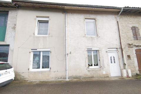 Landsbyhus i Saint-Julien, Jura, Saint-Julien - € 125.000 | Ref: 36033 - foto 1