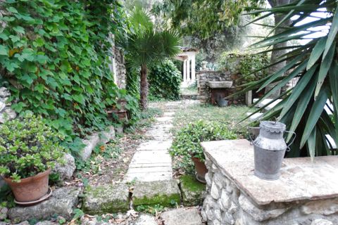 Farm hus i Viviers, Ardeche, Viviers - € 549.000 | Ref: 35944 - foto 1