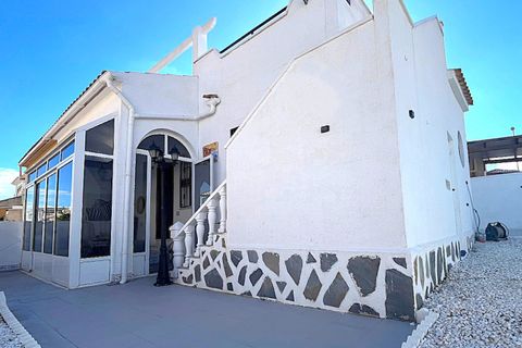 Villa en Punta Prima, Alicante, Punta Prima - € 209.950 | Ref: 23JJ01102 - photo 1