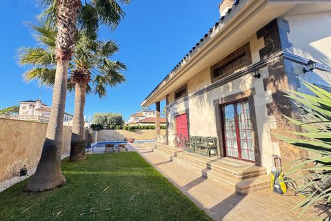 Villa a Cabo Roig, Alicante, Cabo Roig - € 1.700.000 | Ref: R-61632 - foto 2