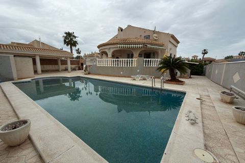 Villa i Playa Flamenca, Alicante, Playa Flamenca - € 650.000 | Ref: 27-16-0-11-1052/76085 - foto 1