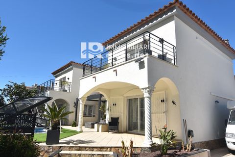 Villa i Empuriabrava, Gerona, Empuriabrava - € 569.000 | Ref: 3778 - foto 1