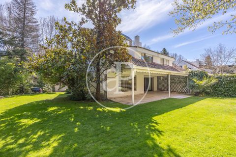 Villa en Madrid, Madrid, Madrid - € 2.480.000 | Ref: VM2604039 - photo 1