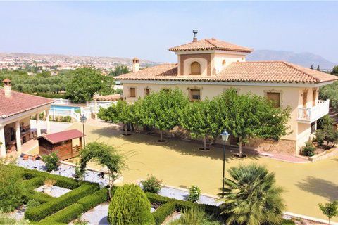 Landejendom i Baza, Granada, Baza - € 477.000 | Ref: v3142 - foto 1