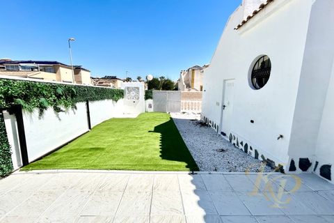 Villa i Punta Prima, Alicante, Punta Prima - € 209.999 | Ref: MLSC3883464 - foto 23