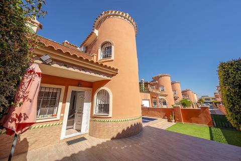 Villa i Playa Flamenca, Alicante, Playa Flamenca - € 269.950 | Ref: V-48412 - foto 1