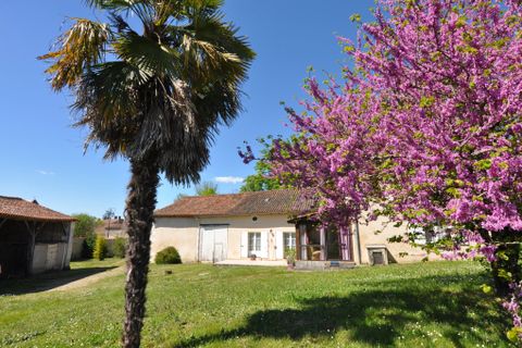 Villa a Aubeterre-sur-Dronne, Charente, Aubeterre-sur-Dronne - € 267.500 | Ref: BVI80225 - foto 2