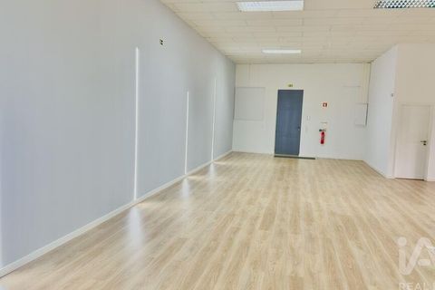 Erhvervsejendom i Amadora, Lisbon, Amadora - € 595.000 | Ref: 136533 - foto 2