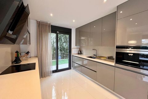 Villa Cabo Roigssa, Alicante, Cabo Roig - € 990 000 | Viite: 76-R4955854/76792 - valokuva 5