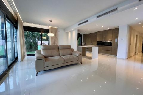 Villa Cabo Roigssa, Alicante, Cabo Roig - € 990 000 | Viite: 76-R4955854/76792 - valokuva 7