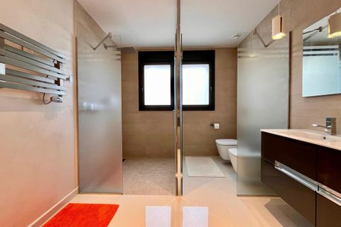 Villa Cabo Roigssa, Alicante, Cabo Roig - € 990 000 | Viite: 76-R4955854/76792 - valokuva 9