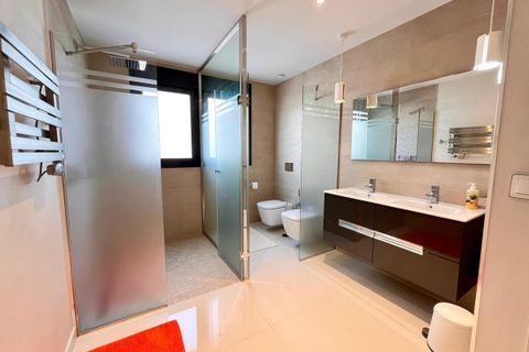 Villa Cabo Roigssa, Alicante, Cabo Roig - € 990 000 | Viite: 76-R4955854/76792 - valokuva 28