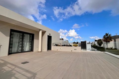 Villa Cabo Roigssa, Alicante, Cabo Roig - € 990 000 | Viite: 76-R4955854/76792 - valokuva 32