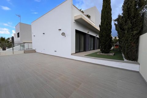 Villa Cabo Roigssa, Alicante, Cabo Roig - € 990 000 | Viite: 76-R4955854/76792 - valokuva 33