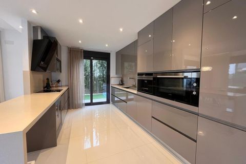 Villa Cabo Roigssa, Alicante, Cabo Roig - € 990 000 | Viite: 76-R4955854/76792 - valokuva 39