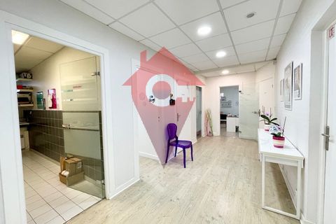 L'establiment comercial a Orgeval, Yvelines, Orgeval - € 21.960/mes | Ref: getkey_u_526029650 - foto 3