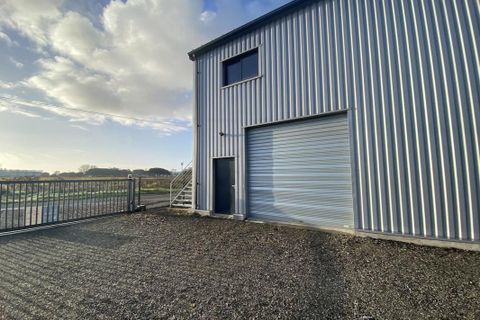 L'establiment comercial a Izon, Gironde, Izon - € 11.880/mes | Ref: 7670639 - foto 4