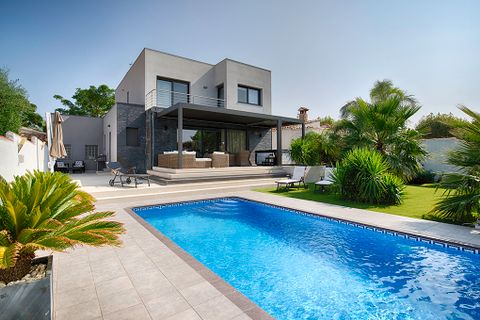 Villa i Empuriabrava, Gerona, Empuriabrava - € 1.115.000 | Ref: W-02WTJQ - foto 2