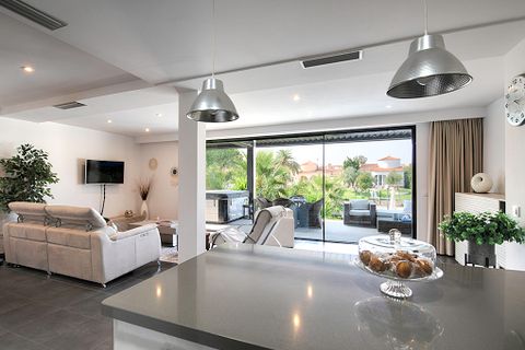 Villa i Empuriabrava, Gerona, Empuriabrava - € 1.115.000 | Ref: W-02WTJQ - foto 17