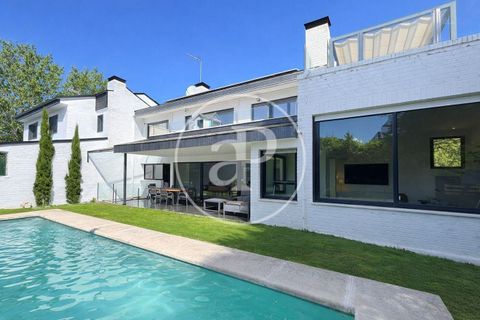 Villa a La Moraleja, Madrid, La Moraleja - € 2.800.000 | Ref: VMN2604014 - foto 1