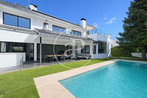 Villa a La Moraleja, Madrid, La Moraleja - € 2.800.000 | Ref: VMN2604014 - foto 2